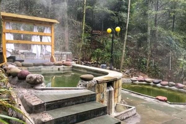 2024花水湾温泉第一村游玩攻略 - 门票价格 - 开放时间 - 简介 - 地址 - 交通 - 天气 - 电话