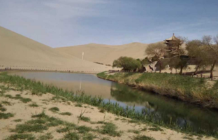 鸣沙山这一名字的由来是什么 鸣沙山好玩吗 鸣沙山这一名字的由来是什么 鸣沙山好玩吗
